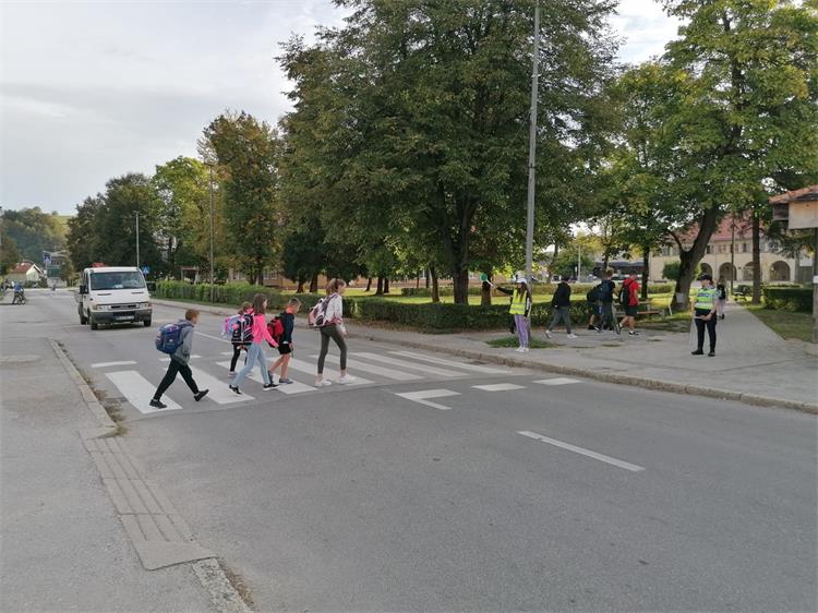 Slika /PU_KA/PU_info/2022/OŠ Vojnić_Školska prometna jedinica/1.jpg